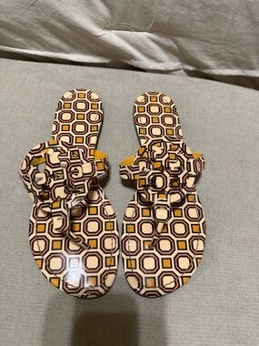 Tory Burch Printed Logo Thong Sandals in Cream, Yellow, Black